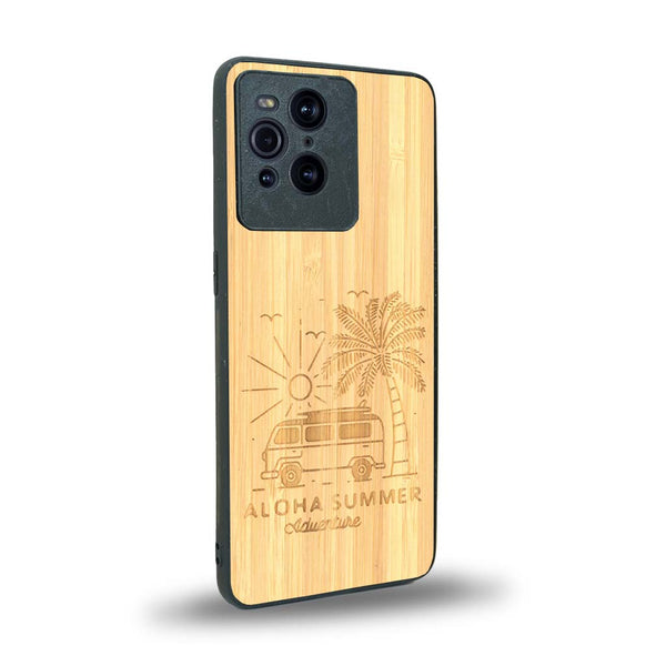 Coque de protection en bois véritable fabriquée en France pour Oppo Find X3 Pro sur le thème de la plage, de l'été et vanlife.