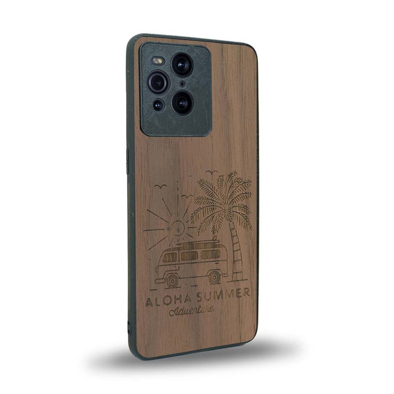 Coque de protection en bois véritable fabriquée en France pour Oppo Find X3 Pro sur le thème de la plage, de l'été et vanlife.