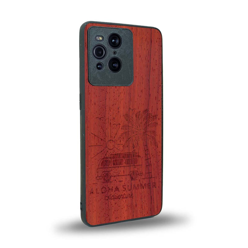 Coque de protection en bois véritable fabriquée en France pour Oppo Find X3 Pro sur le thème de la plage, de l'été et vanlife.