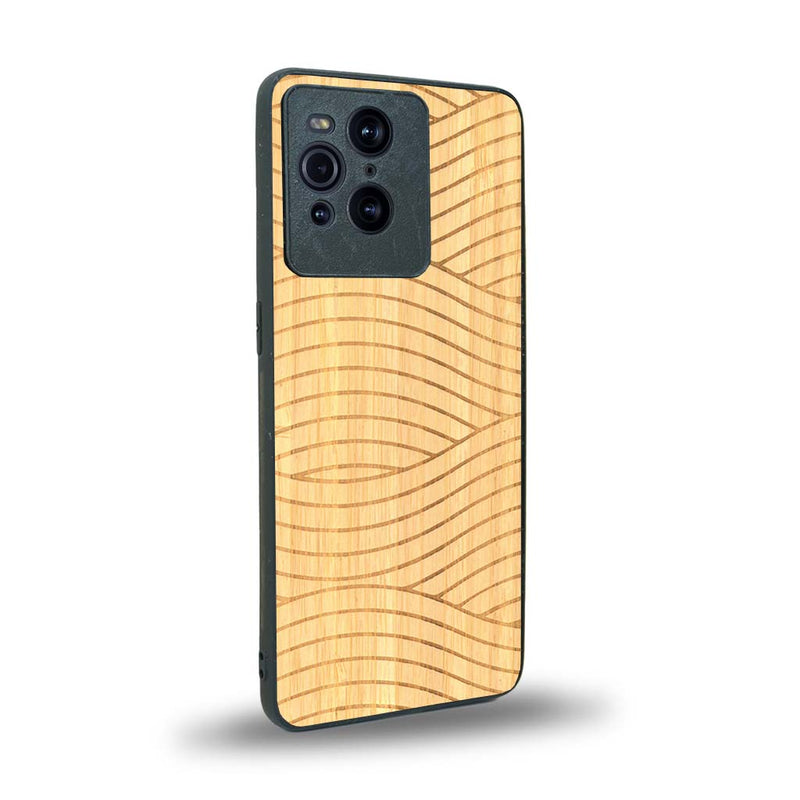 Coque de protection en bois véritable fabriquée en France pour Oppo Find X3 Pro avec un motif moderne et minimaliste sur le thème waves et wavy représentant les vagues de l'océan