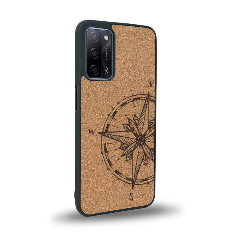 Coque de protection en bois véritable fabriquée en France pour Oppo Reno 4 avec une gravure "rose des vents" sur le thème nautique et de l'océan qui s'inspire des boussoles de pirate