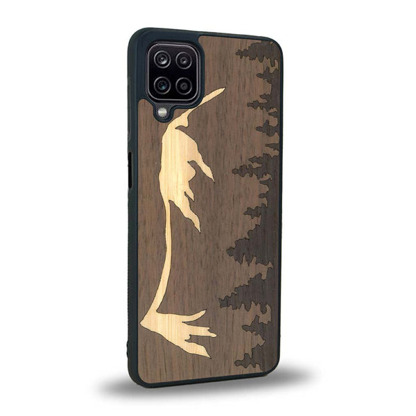 Coque de protection en bois véritable fabriquée en France pour Samsung A12 sur le thème de la nature et de la montagne qui allie du chêne fumé, du noyer et du bambou représentant le mont mézenc