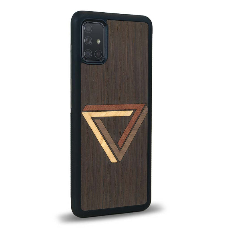 Coque de protection en bois véritable fabriquée en France pour Samsung A51 sur le thème de l'art géométrique qui allie du chêne fumé, du noyer, du bambou et du padouk représentant le triangle de penrose