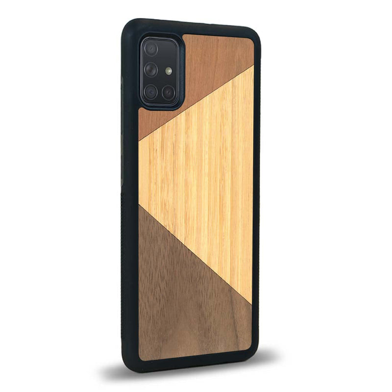 Coque de protection en bois véritable fabriquée en France pour Samsung A71 alliant du merisier, du noyer et du bambou formant chacun deux triangles et un trapèze avec deux jointures en diagonale sur le thème de l'art abstrait