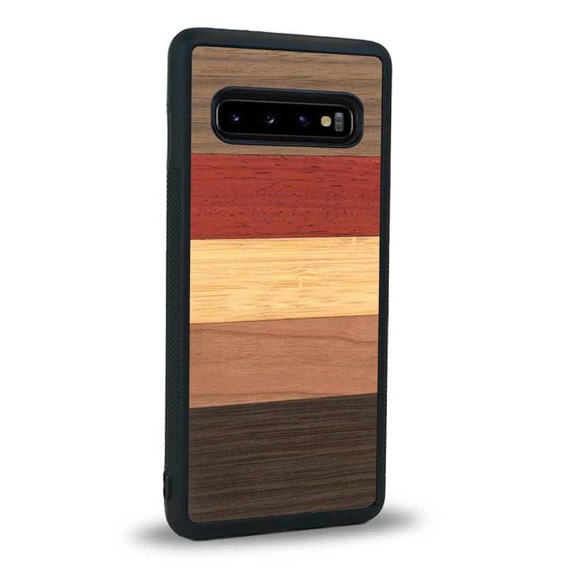 Coque de protection en bois véritable fabriquée en France pour Samsung S10+ alliant des bandes horizontales de bambou, merisier, padouk, noyer et chêne fumé