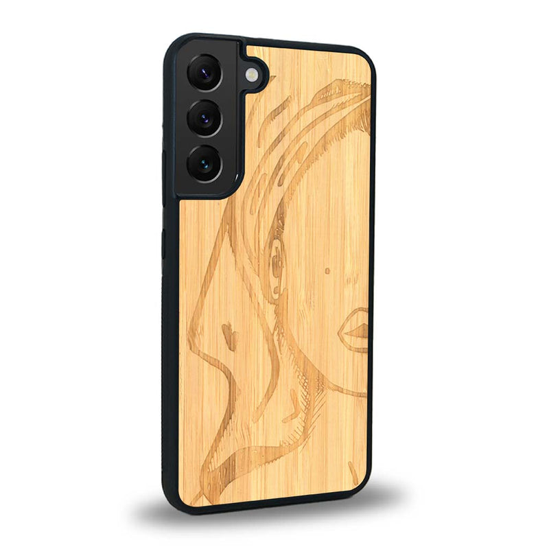 Coque de protection en bois véritable fabriquée en France pour Samsung S23 représentant une silhouette féminine épurée de type line art en collaboration avec l'artiste Maud Dabs