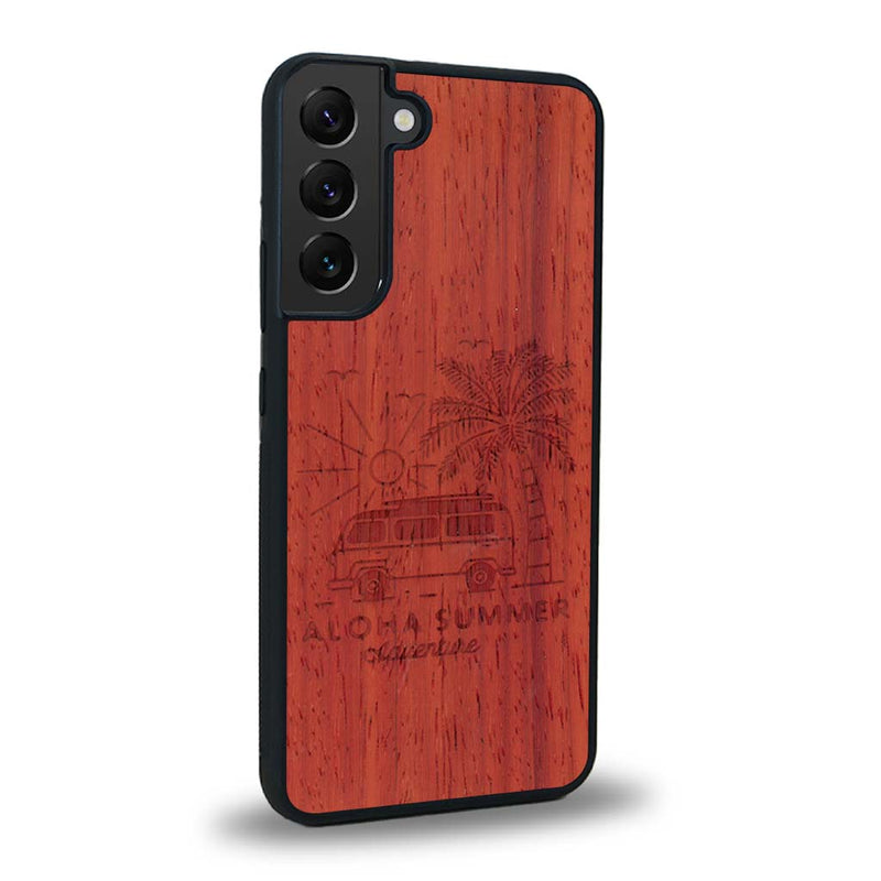 Coque de protection en bois véritable fabriquée en France pour Samsung S23FE sur le thème de la plage, de l'été et vanlife.