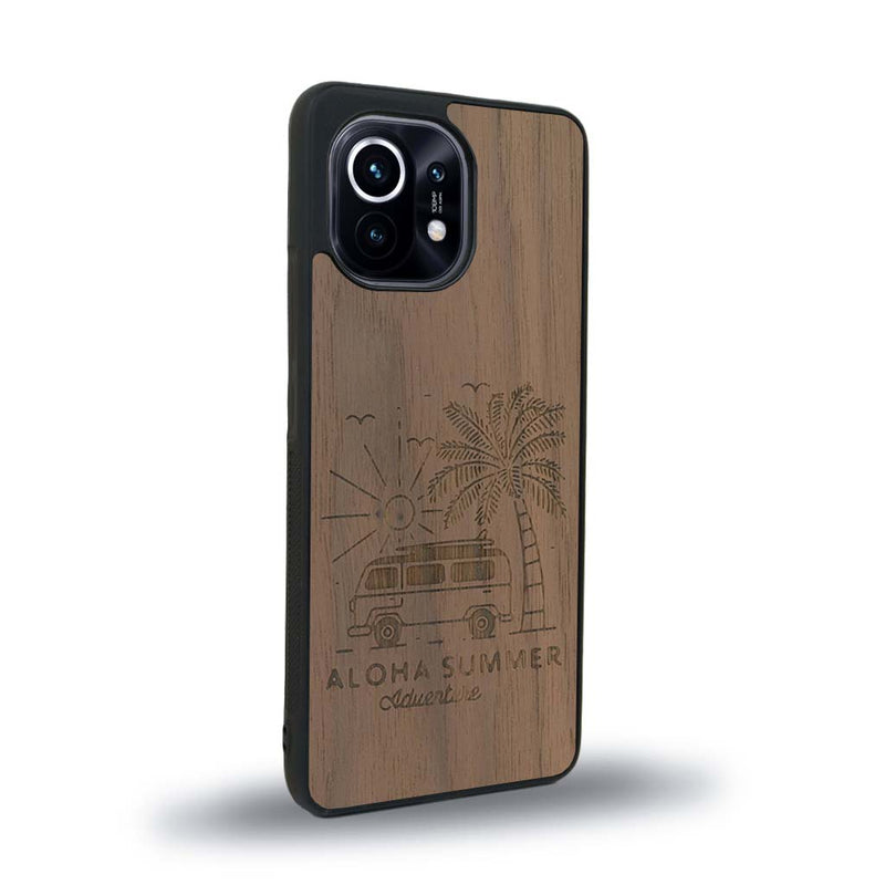 Coque de protection en bois véritable fabriquée en France pour Xiaomi Mi 11 sur le thème de la plage, de l'été et vanlife.