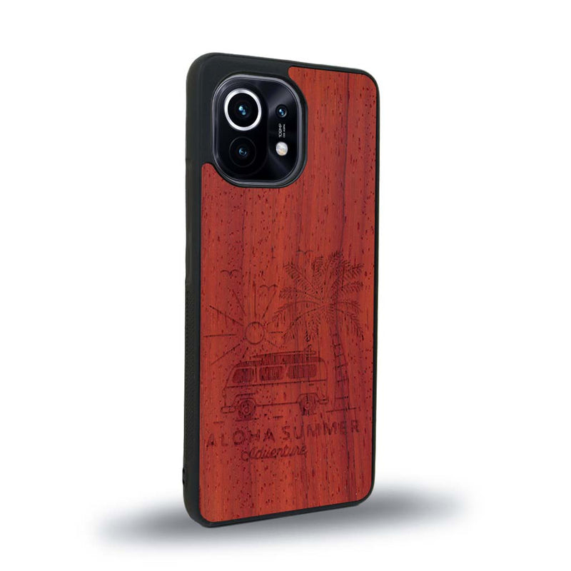 Coque de protection en bois véritable fabriquée en France pour Xiaomi Mi 11 sur le thème de la plage, de l'été et vanlife.