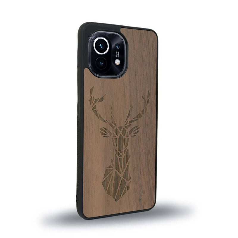 Coque de protection en bois véritable fabriquée en France pour Xiaomi Mi 11 Lite sur le thème de la nature et des animaux représentant une tête de cerf gométrique avec un design moderne et minimaliste