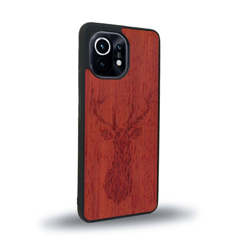 Coque de protection en bois véritable fabriquée en France pour Xiaomi Mi 11 Lite sur le thème de la nature et des animaux représentant une tête de cerf gométrique avec un design moderne et minimaliste