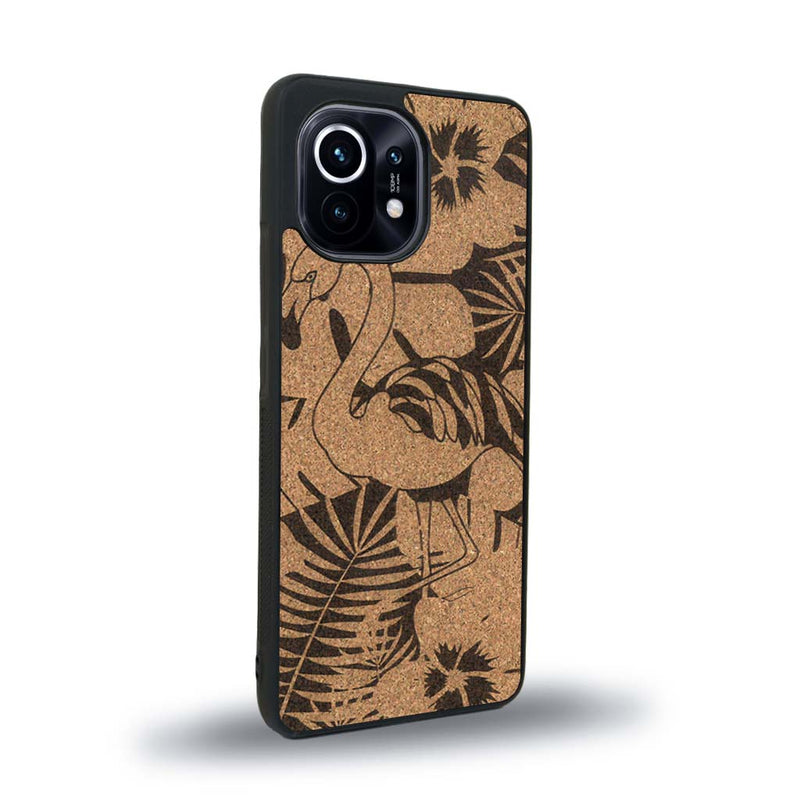 Coque de protection en bois véritable fabriquée en France pour Xiaomi Mi 11 Lite sur le thème de la nature et des animaux représentant un flamant rose entre des fougères