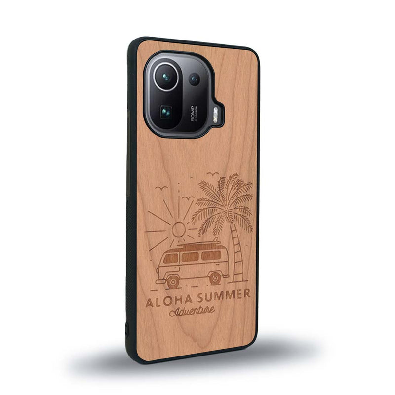 Coque de protection en bois véritable fabriquée en France pour Xiaomi Mi 11 Ultra sur le thème de la plage, de l'été et vanlife.