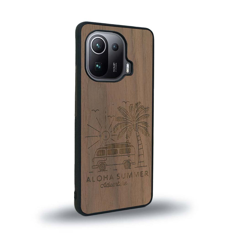 Coque de protection en bois véritable fabriquée en France pour Xiaomi Mi 11 Ultra sur le thème de la plage, de l'été et vanlife.