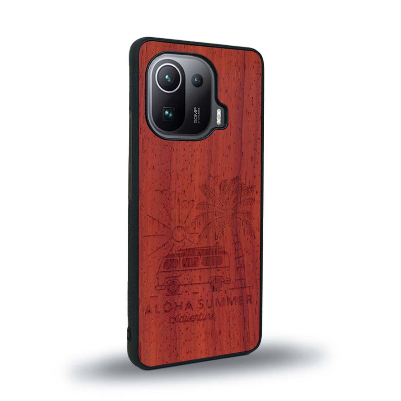 Coque de protection en bois véritable fabriquée en France pour Xiaomi Mi 11 Ultra sur le thème de la plage, de l'été et vanlife.