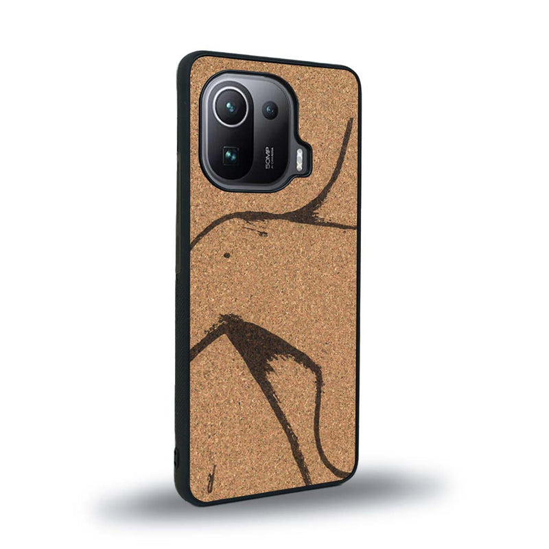 Coque de protection en bois véritable fabriquée en France pour Xiaomi Mi 11 Ultra représentant une silhouette féminine dessinée à la main par l'artiste Maud Dabs