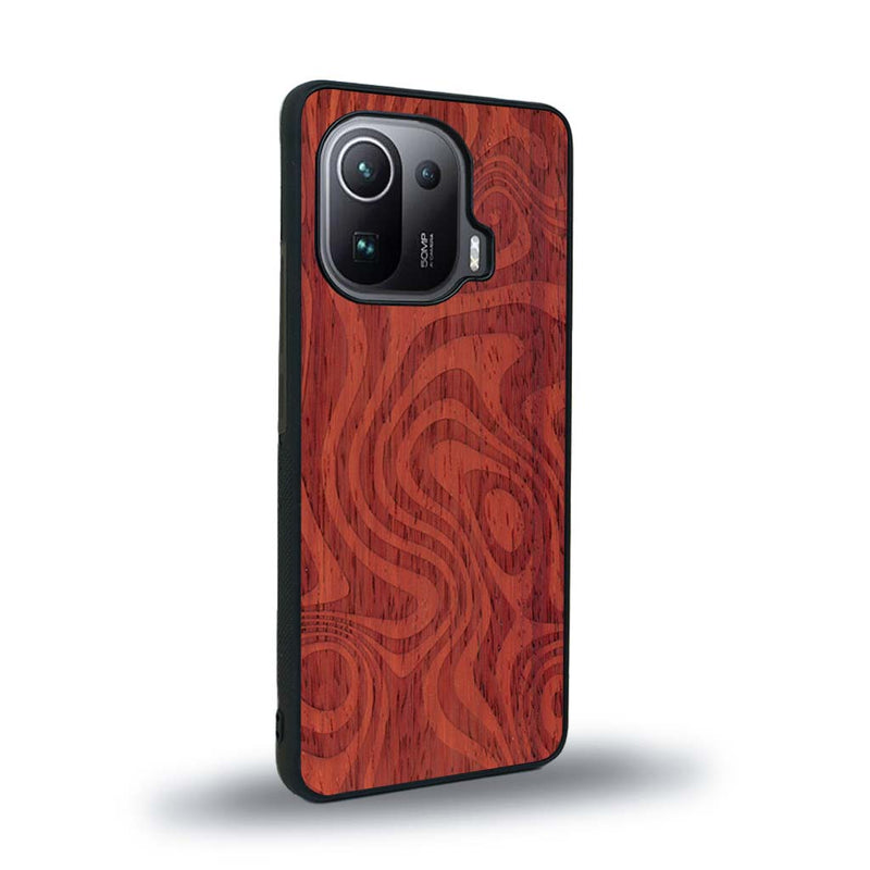 Coque de protection en bois véritable fabriquée en France pour Xiaomi Mi 11 Ultra avec un motif abstrait représentant les mouvements de l'eau