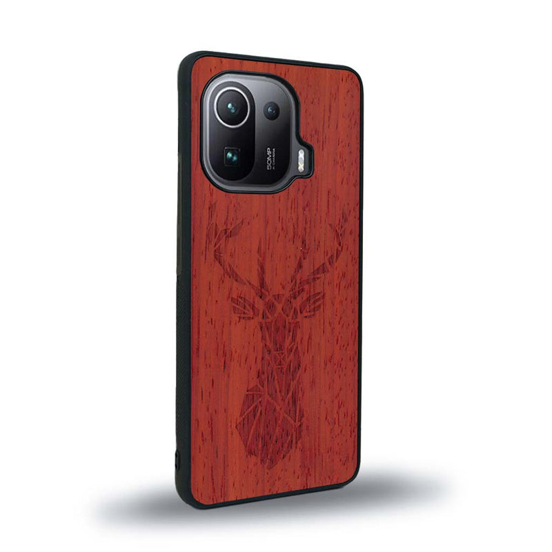 Coque de protection en bois véritable fabriquée en France pour Xiaomi Mi 11 Ultra sur le thème de la nature et des animaux représentant une tête de cerf gométrique avec un design moderne et minimaliste