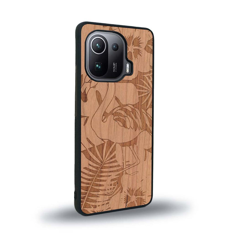 Coque de protection en bois véritable fabriquée en France pour Xiaomi Mi 11 Ultra sur le thème de la nature et des animaux représentant un flamant rose entre des fougères