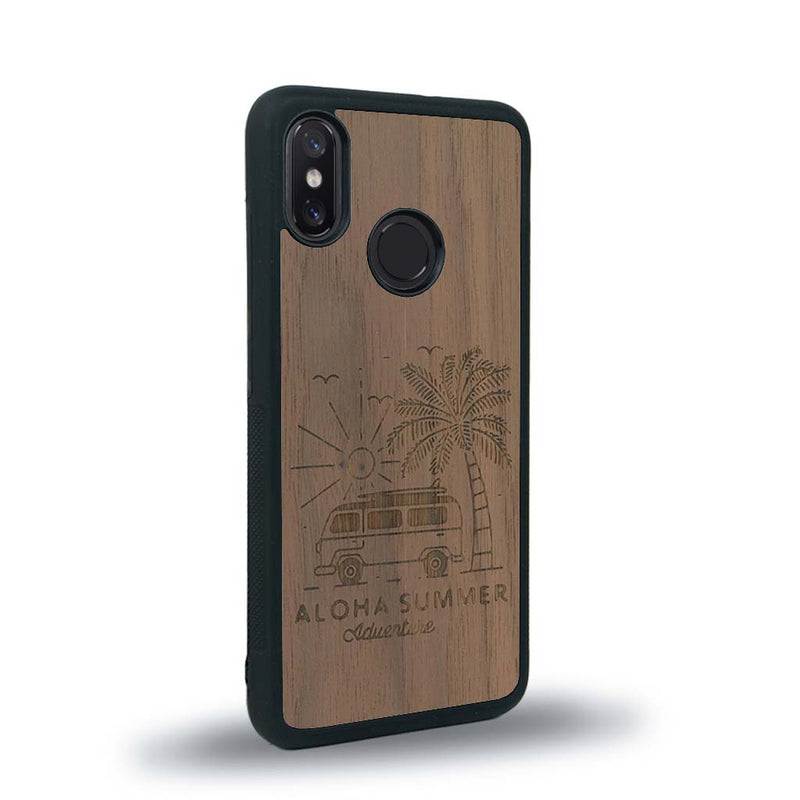 Coque de protection en bois véritable fabriquée en France pour Xiaomi Mi 8 sur le thème de la plage, de l'été et vanlife.