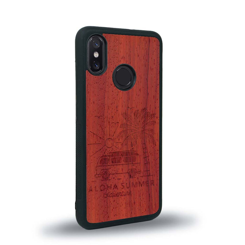 Coque de protection en bois véritable fabriquée en France pour Xiaomi Mi 8 sur le thème de la plage, de l'été et vanlife.