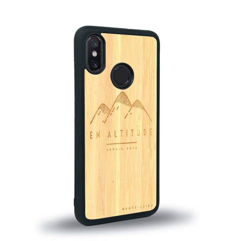 Coque de protection en bois véritable fabriquée en France pour Xiaomi Mi 8 représentant des montagnes, sur le thème de la randonnée en pleine nature et du trail