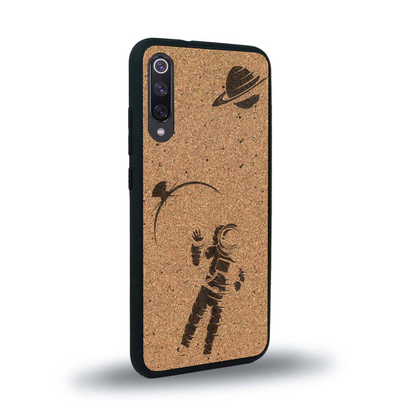 Coque de protection en bois véritable fabriquée en France pour Xiaomi Mi 9SE sur le thème des astronautes