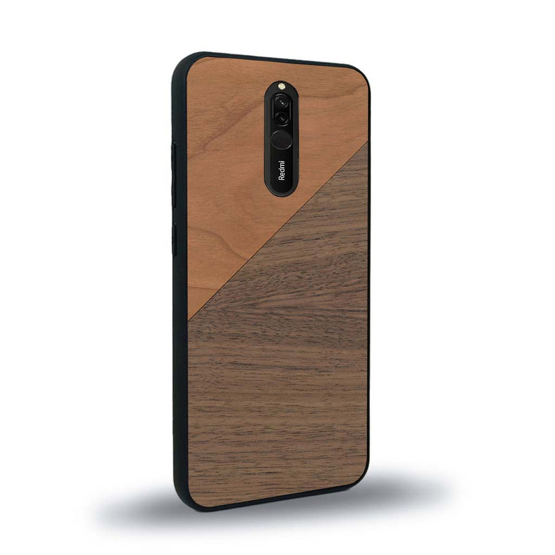 Coque de protection en bois véritable fabriquée en France pour Xiaomi Mi 9T alliant du merisier et du noyer formant chacun un triangle avec une jointure en diagonale sur le thème de l'art abstrait