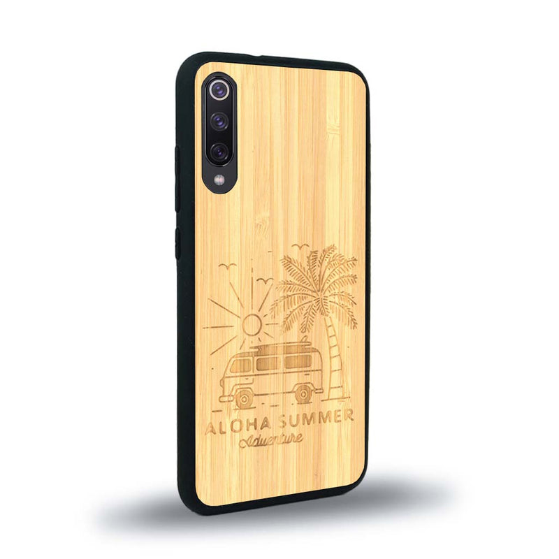 Coque de protection en bois véritable fabriquée en France pour Xiaomi Mi Note 10 Lite sur le thème de la plage, de l'été et vanlife.