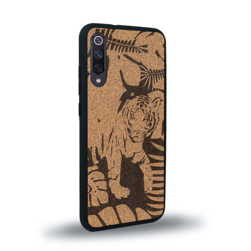 Coque de protection en bois véritable fabriquée en France pour Xiaomi Mi Note 10 Lite sur le thème de la nature et des animaux représentant un tigre dans la jungle entre des fougères