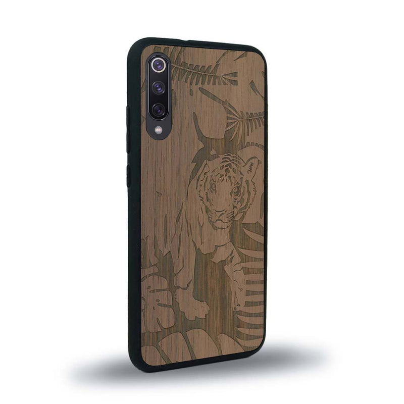 Coque de protection en bois véritable fabriquée en France pour Xiaomi Mi Note 10 Lite sur le thème de la nature et des animaux représentant un tigre dans la jungle entre des fougères