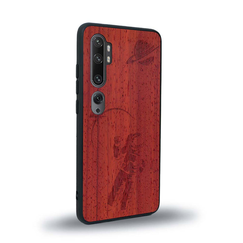 Coque de protection en bois véritable fabriquée en France pour Xiaomi Mi Note 10 Pro sur le thème des astronautes