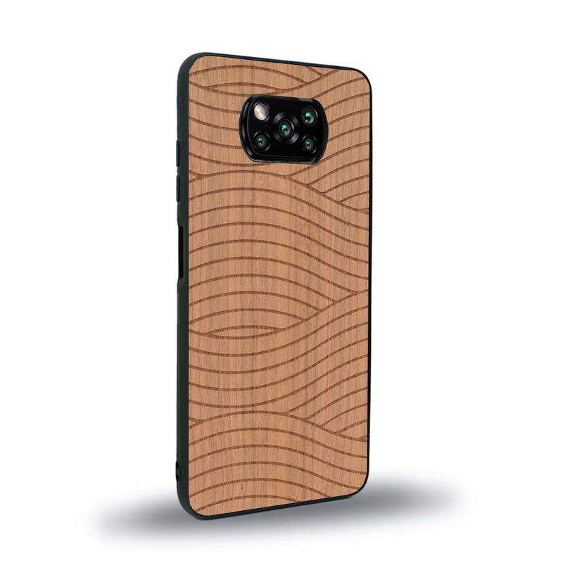 Coque de protection en bois véritable fabriquée en France pour Xiaomi Poco X3 Nfc avec un motif moderne et minimaliste sur le thème waves et wavy représentant les vagues de l'océan