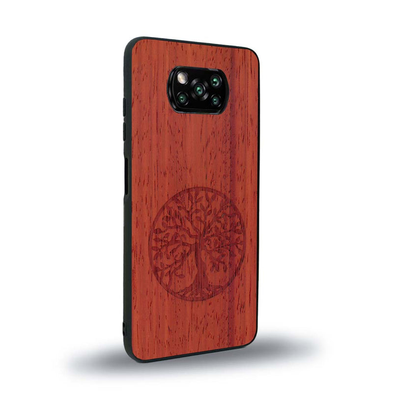 Coque de protection en bois véritable fabriquée en France pour Xiaomi Poco X3 Nfc sur le thème de la spiritualité et du yoga avec une gravure zen représentant un arbre de vie