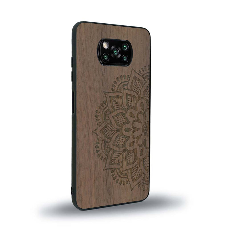 Coque de protection en bois véritable fabriquée en France pour Xiaomi Poco X3 Nfc sur le thème de la bohème et du tatouage au henné avec une gravure représentant un mandala