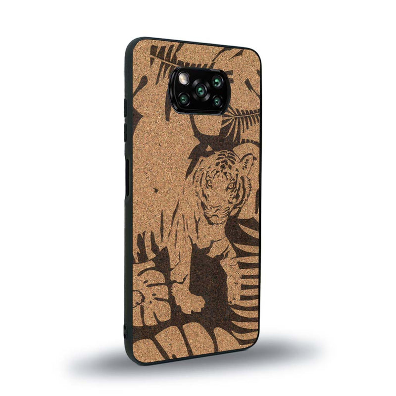 Coque de protection en bois véritable fabriquée en France pour Xiaomi Poco X3 Nfc sur le thème de la nature et des animaux représentant un tigre dans la jungle entre des fougères