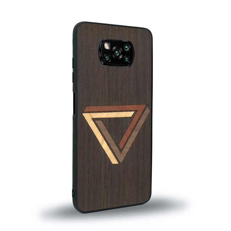 Coque de protection en bois véritable fabriquée en France pour Xiaomi Poco X3 Nfc sur le thème de l'art géométrique qui allie du chêne fumé, du noyer, du bambou et du padouk représentant le triangle de penrose