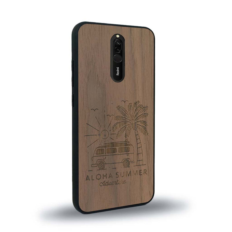 Coque de protection en bois véritable fabriquée en France pour Xiaomi Redmi 8 sur le thème de la plage, de l'été et vanlife.