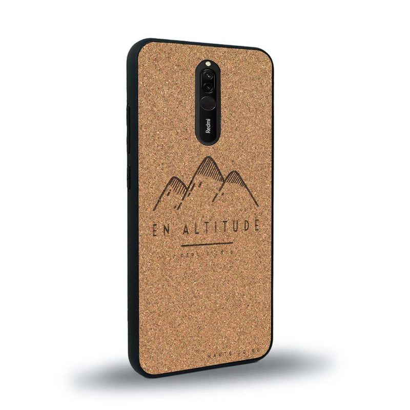 Coque de protection en bois véritable fabriquée en France pour Xiaomi Redmi 8 représentant des montagnes, sur le thème de la randonnée en pleine nature et du trail