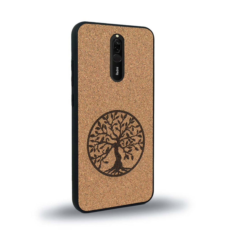 Coque de protection en bois véritable fabriquée en France pour Xiaomi Redmi 8 sur le thème de la spiritualité et du yoga avec une gravure zen représentant un arbre de vie