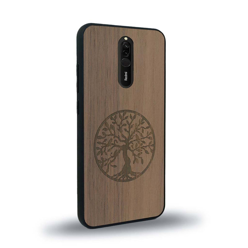 Coque de protection en bois véritable fabriquée en France pour Xiaomi Redmi 8 sur le thème de la spiritualité et du yoga avec une gravure zen représentant un arbre de vie