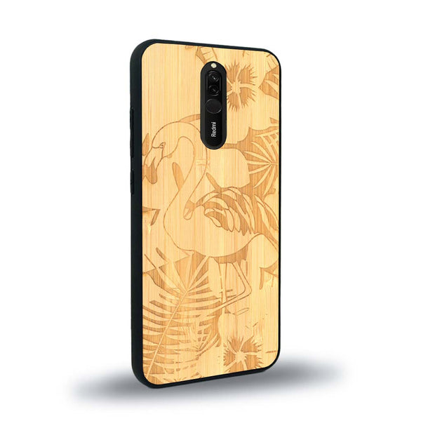 Coque de protection en bois véritable fabriquée en France pour Xiaomi Redmi 8 sur le thème de la nature et des animaux représentant un flamant rose entre des fougères