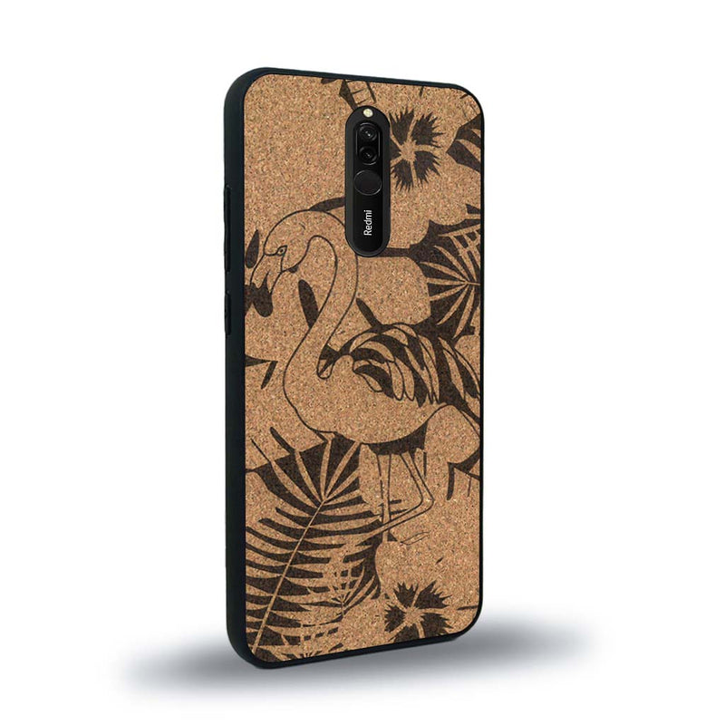 Coque de protection en bois véritable fabriquée en France pour Xiaomi Redmi 8 sur le thème de la nature et des animaux représentant un flamant rose entre des fougères