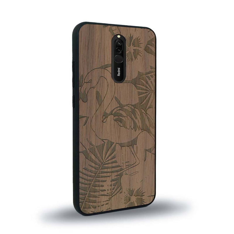 Coque de protection en bois véritable fabriquée en France pour Xiaomi Redmi 8 sur le thème de la nature et des animaux représentant un flamant rose entre des fougères