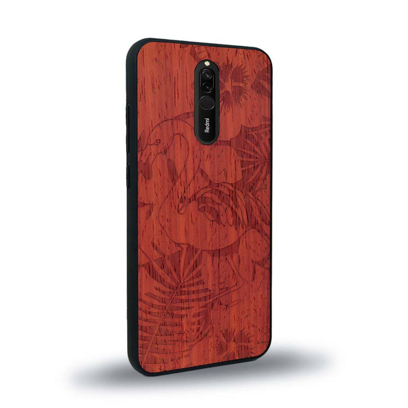 Coque de protection en bois véritable fabriquée en France pour Xiaomi Redmi 8 sur le thème de la nature et des animaux représentant un flamant rose entre des fougères