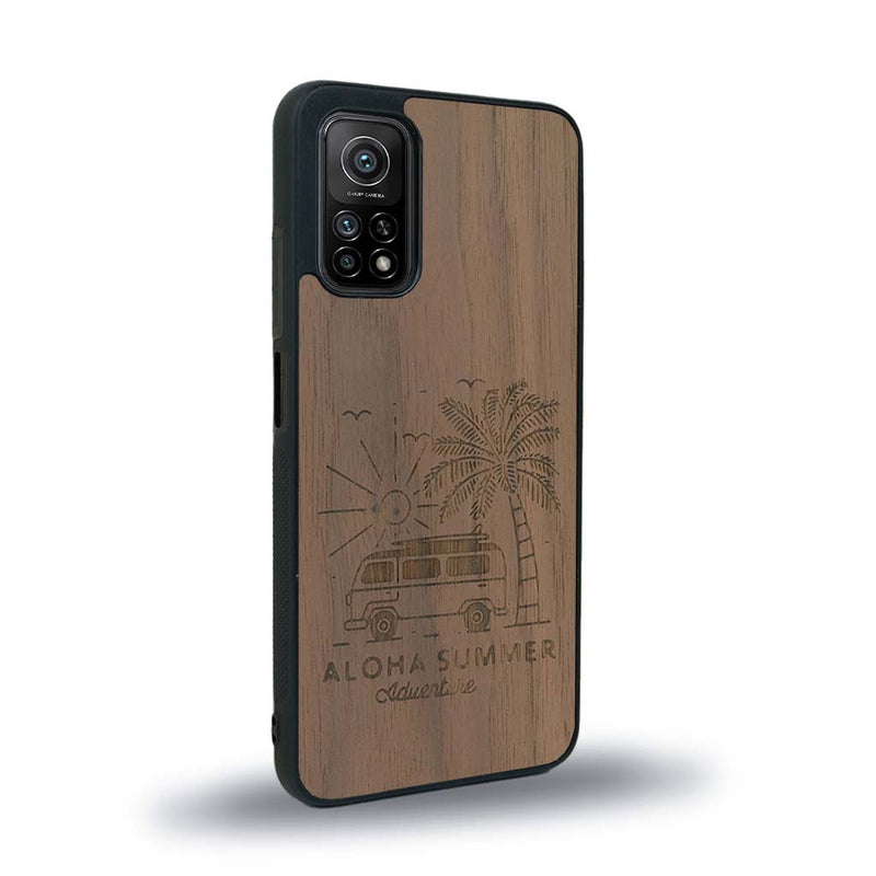 Coque de protection en bois véritable fabriquée en France pour Xiaomi Redmi 9T sur le thème de la plage, de l'été et vanlife.